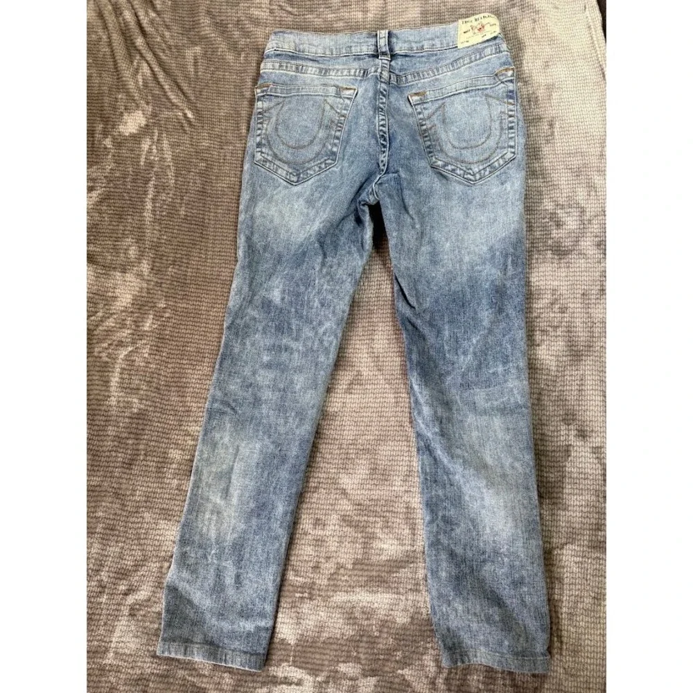 True Religion Geno Relaxed Slim Light Wash Blue Denim Jeans Mens 32x28‎